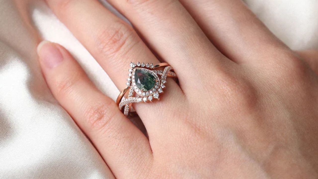 Moss Agate Rings: History, Meaning, and Style Tips