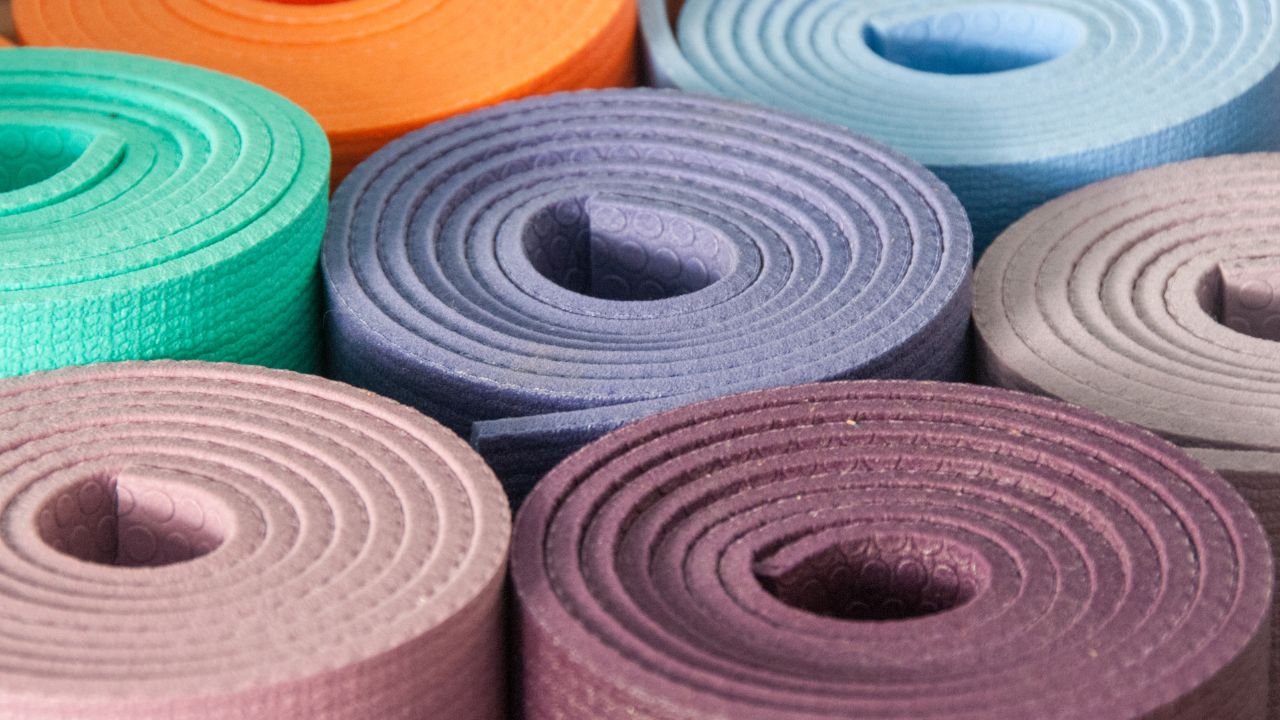 How to Choose the Best Yoga Mats for Bulk Purchases?